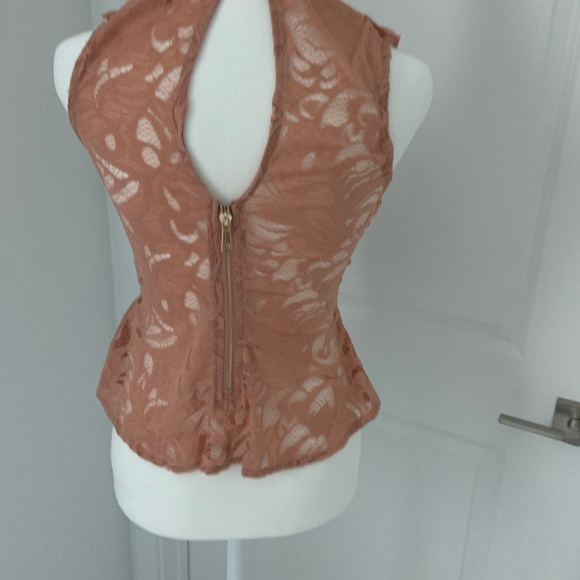 NWOT. Chicseek Apricot Lace Top Size S - Picture 2 of 3